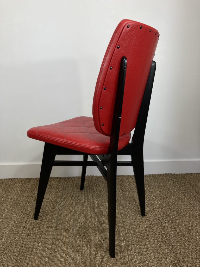 Chaise vintage des années 50 en skaï rouge, vue de dos
