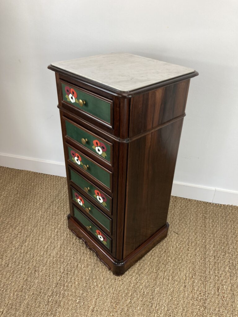 Chevet ancien transformé en chiffonnier – palissandre et cuir