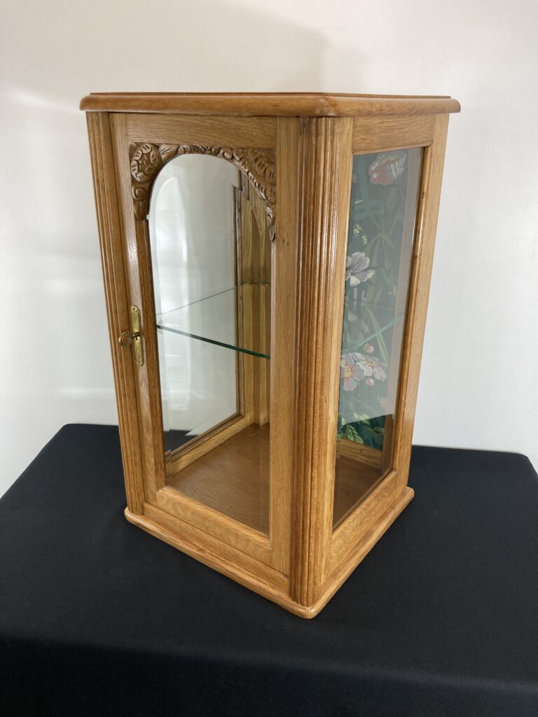 Vitrine en chêne d&rsquo;inspiration Art déco