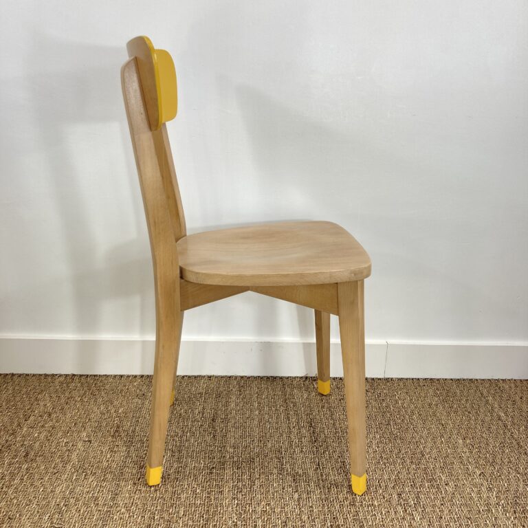 Chaise vintage en hêtre restaurée, vue de côté