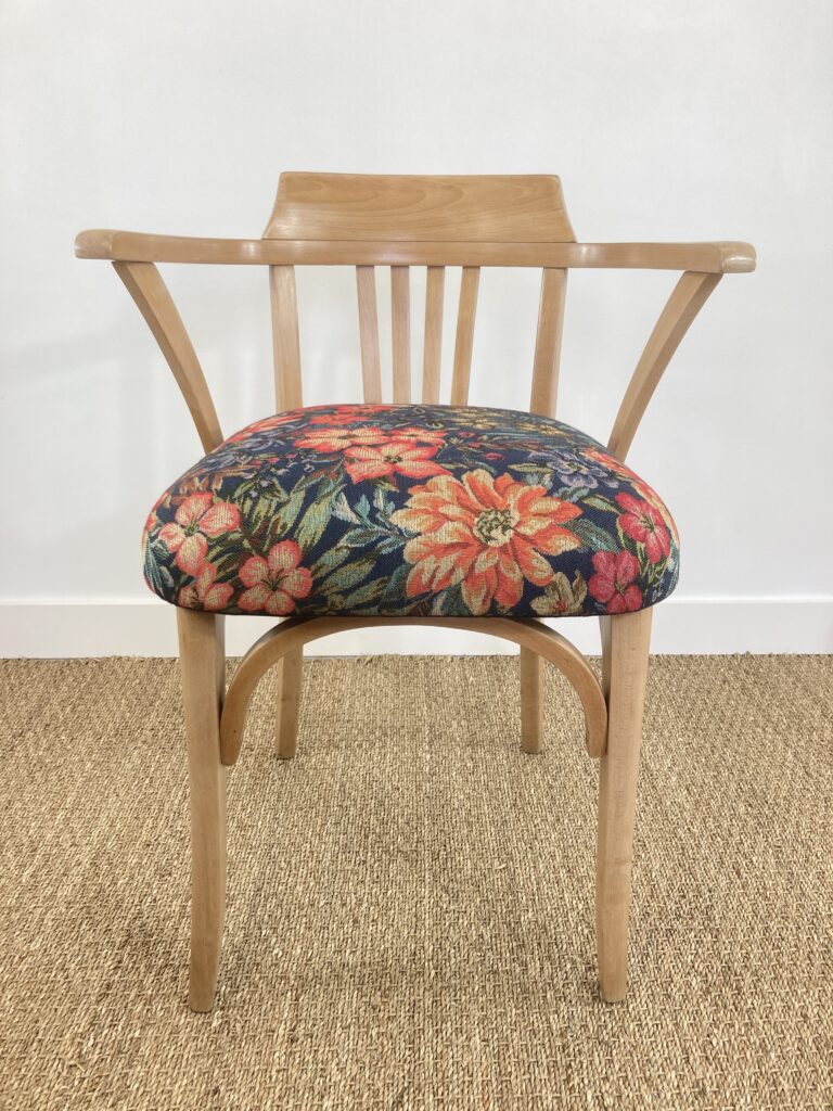 Fauteuil Stella en hêtre des années 50 restauré, vue de face