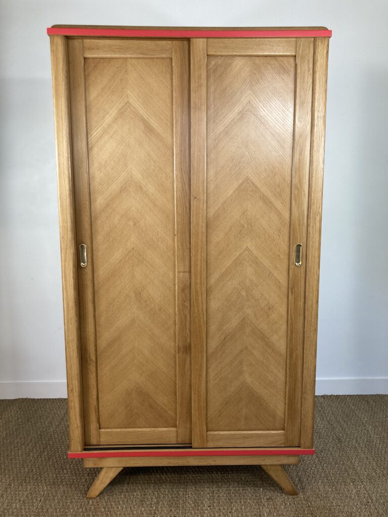 Armoire en chêne des années 50 restaurée, vue de face