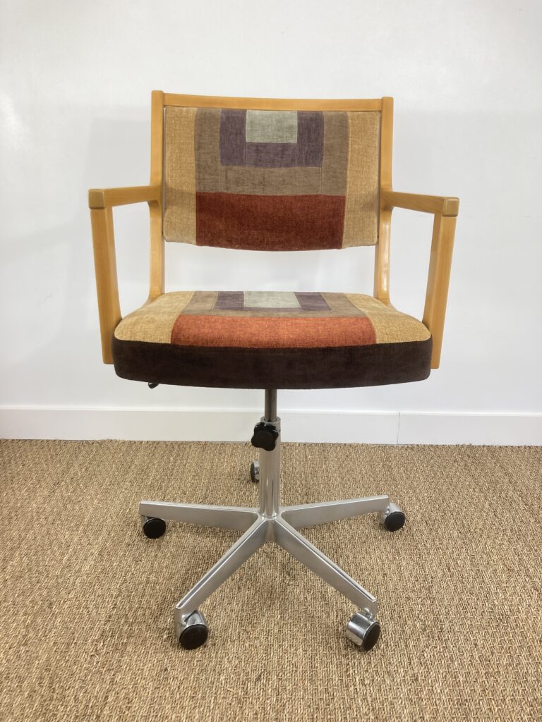 Fauteuil norvégien Ring Møbelfabrikk restauré, vue de face