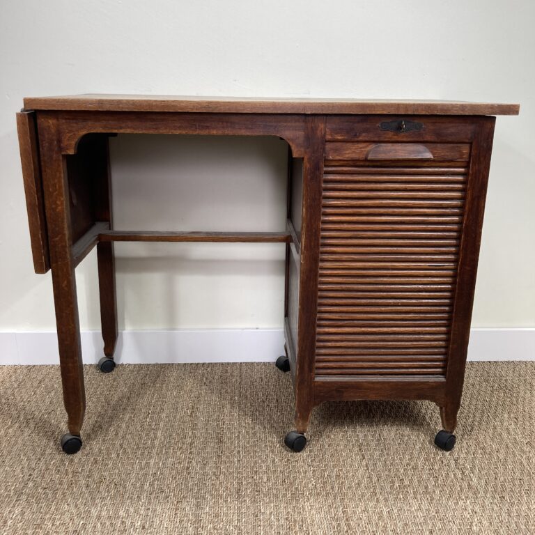 Petit bureau administratif GM Radia en chêne – vers 1940/1950 avant restauration