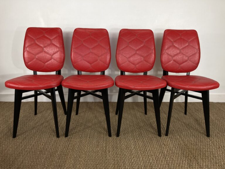 Suite de quatre chaises vintage des années 50 en skaï rouge