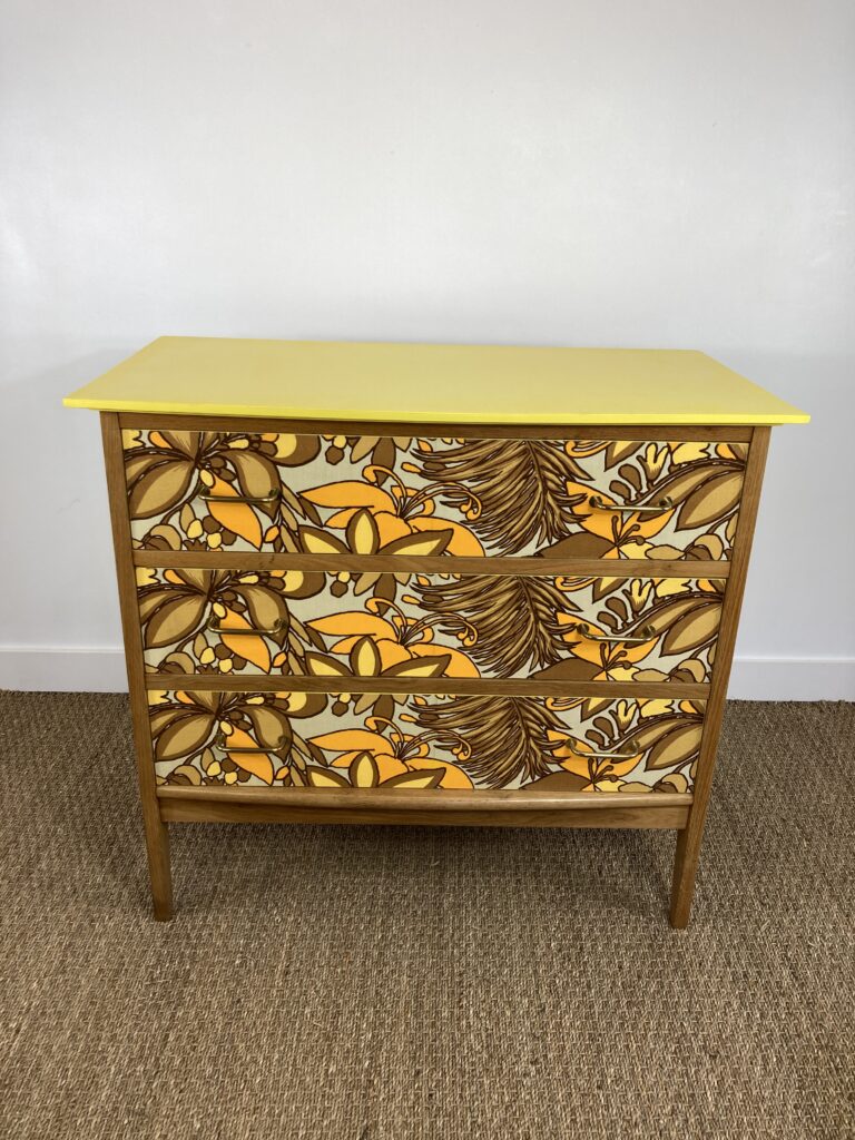 Commode en chêne des années 1950 restaurée, vue de face