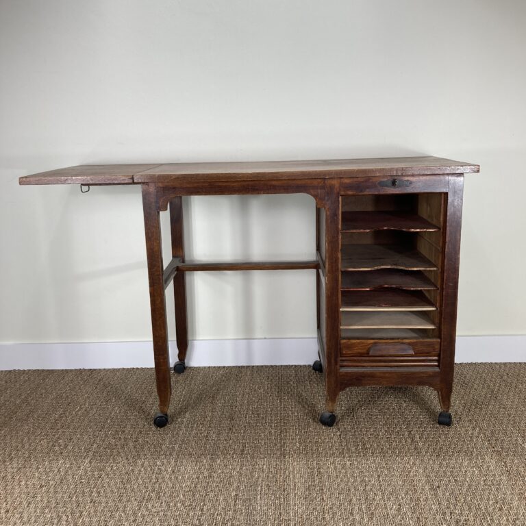 Petit bureau administratif GM Radia en chêne – vers 1940/1950 avant restauration
