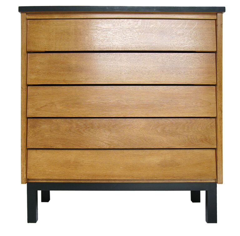 Commode moderniste en chêne des années 1950, vue de face