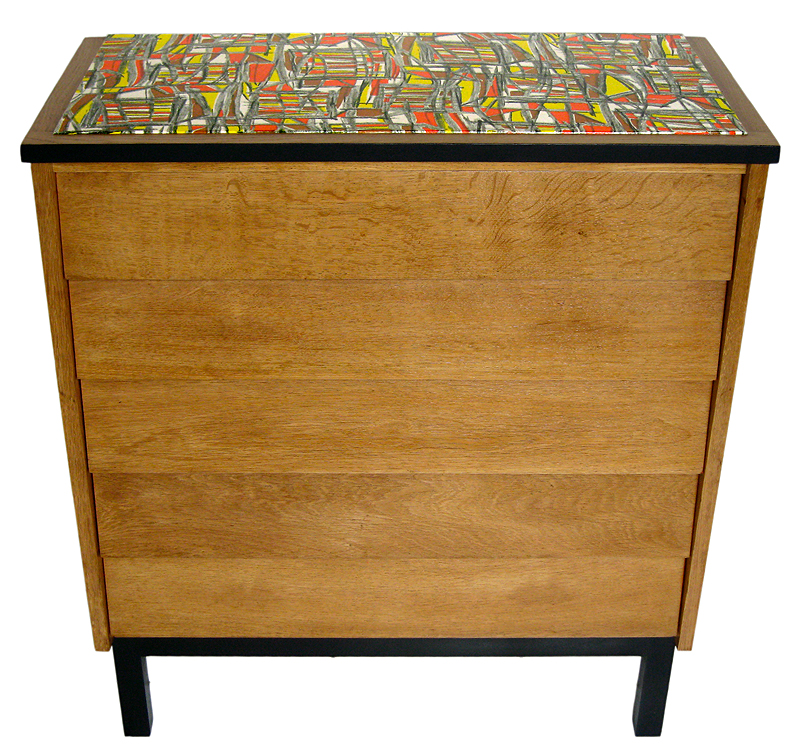 Commode moderniste en chêne avec plateau à décor géométrique