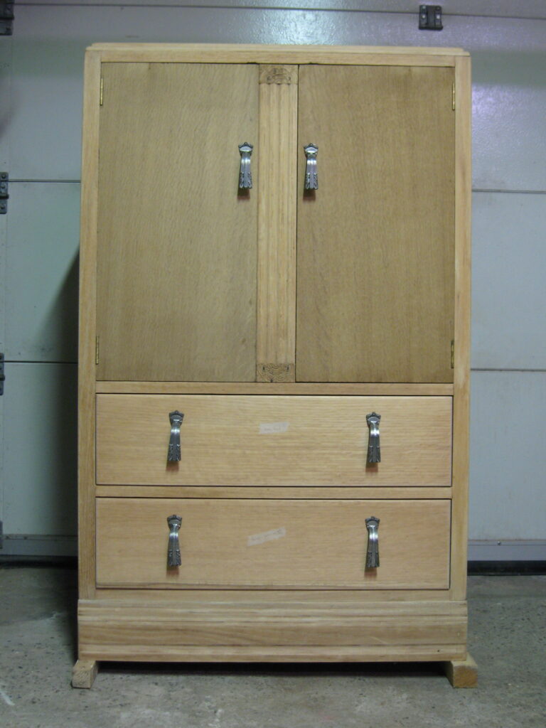 Cabinet anglais Art déco C.W.S. des années 1930 avant restauration
