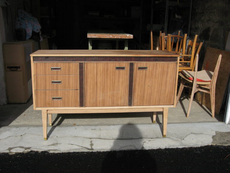 Enfilade vintage des années 60 avant restauration