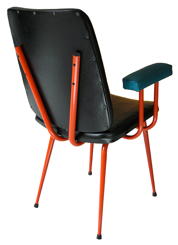 Fauteuil de bureau vintage en skaï noir et structure métallique orange, vue arrière