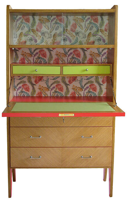 Secrétaire vintage ouvert avec espace de travail et rangements