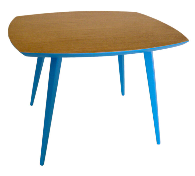 Table basse en chêne des années 1950 à pieds compas, vue de face