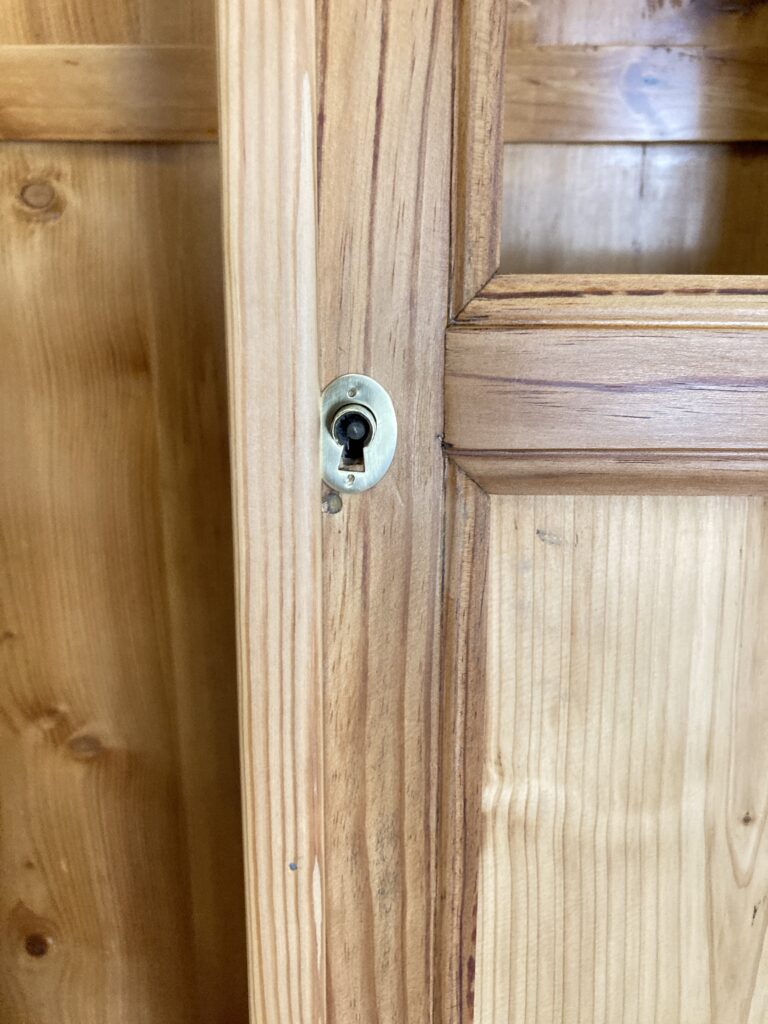 Nouvelle entrée de serrure en laiton adaptée à la porte